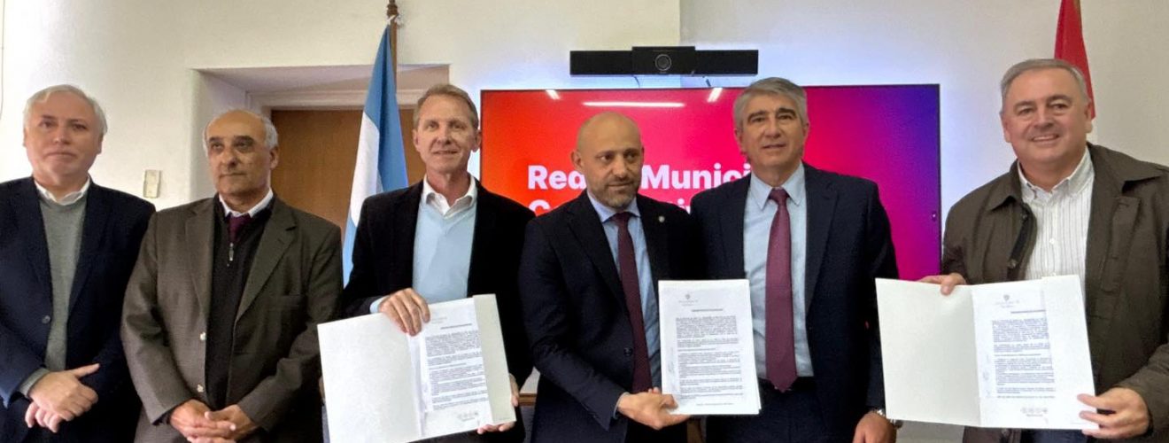 Gonzalo Tosseli - Secretario Provincial de Cooperativas, Mutuales y Emprendedurismo, Gustavo Puccini - Ministro de Desarrollo Productivo de Santa Fe, Fabián Bastía - Ministro de Gobierno de Santa Fe- y Ariel Guarco - Presidente de Cooperar y de ACI